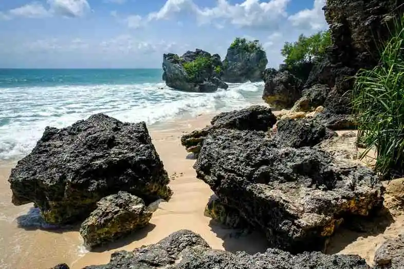 14 Amazing Beaches In Uluwatu, Bali